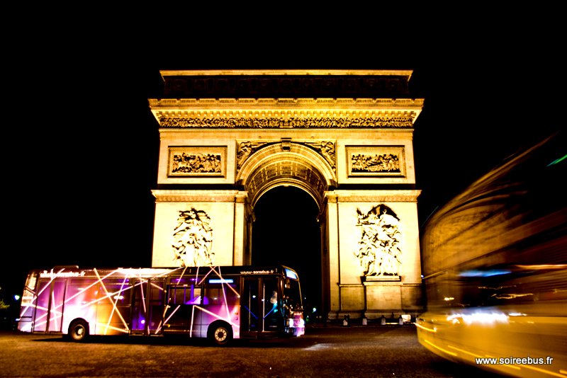 Soirée Bus au pieds de l'Arc de Triomphe (Photographie non contractuelle)